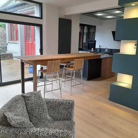 Loft With A Garage Feel * Périers